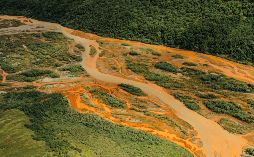 Річки Аляски стали помаранчевими: вчені б’ють на сполох через танення вічної мерзлоти