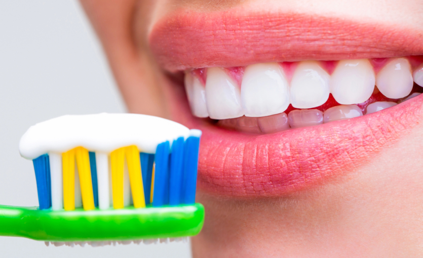 Чищення зубів без полоскання значно покращує стан емалі, — дослідження